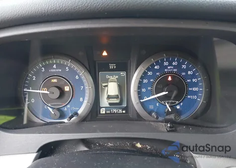 2015 Toyota Sienna Xle 8 Passenger z USA, uszkodzony, nr VIN 5TDYK3DC8FS673143